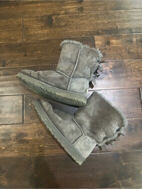 UGG Gray boots with bows